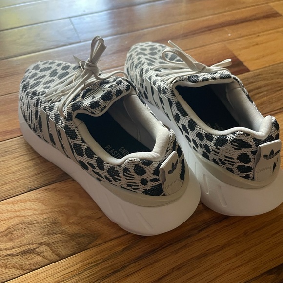 NWT Adidas Swift Run 22 W - Picture 2 of 5